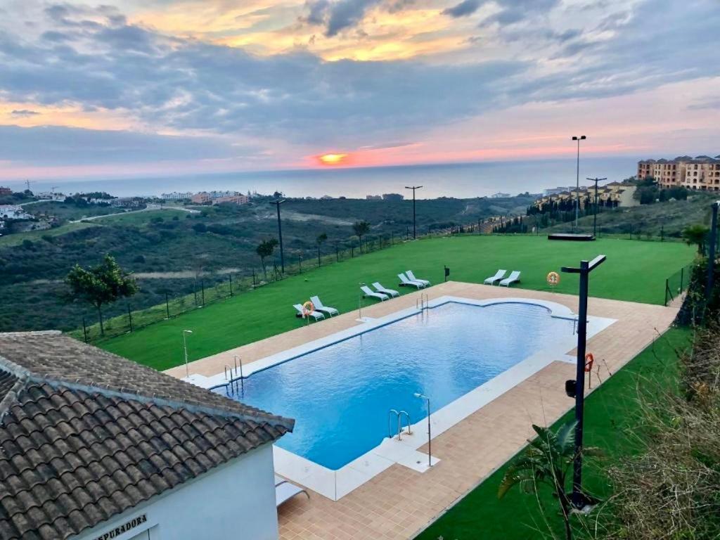 Top Sea View Apartment - 7 Minutes To Sotogrande Castillo de Sabinillas Eksteriør bilde